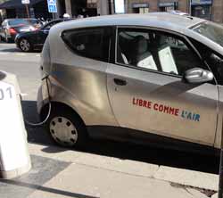 Libre comme l'air electric car charging up in a Paris street